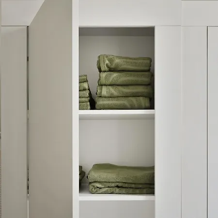 Spacious , 2 Bedrooms, Old Town Walk Riga