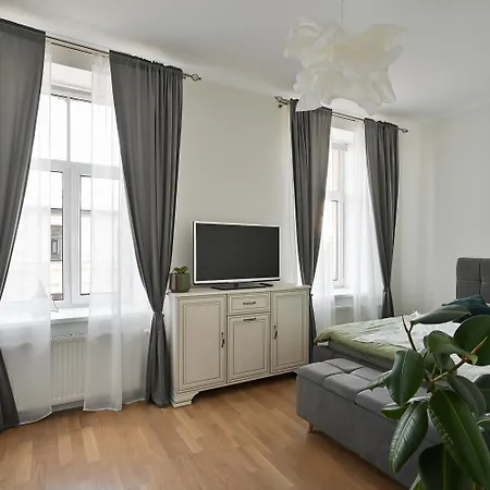 Spacious , 2 Bedrooms, Old Town Walk Appartement