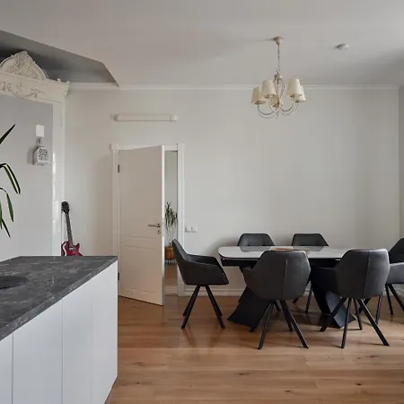 Spacious , 2 Bedrooms, Old Town Walk Apartamento