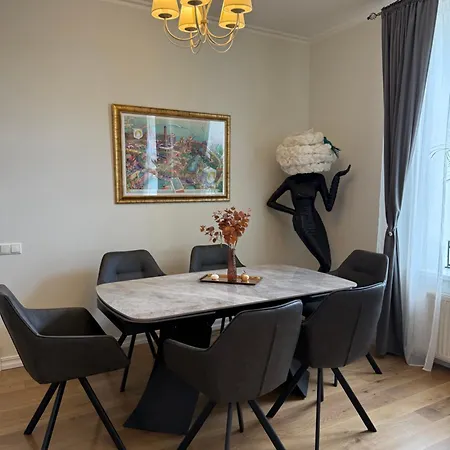 Spacious , 2 Bedrooms, Old Town Walk Apartamento *