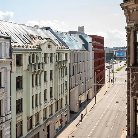 Spacious , 2 Bedrooms, Old Town Walk