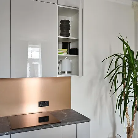 Spacious , 2 Bedrooms, Old Town Walk Riga