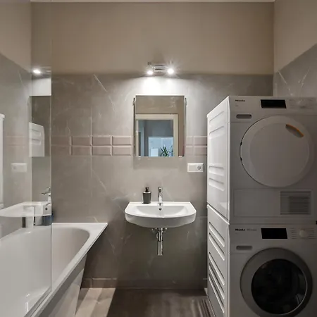 Spacious , 2 Bedrooms, Old Town Walk 리가